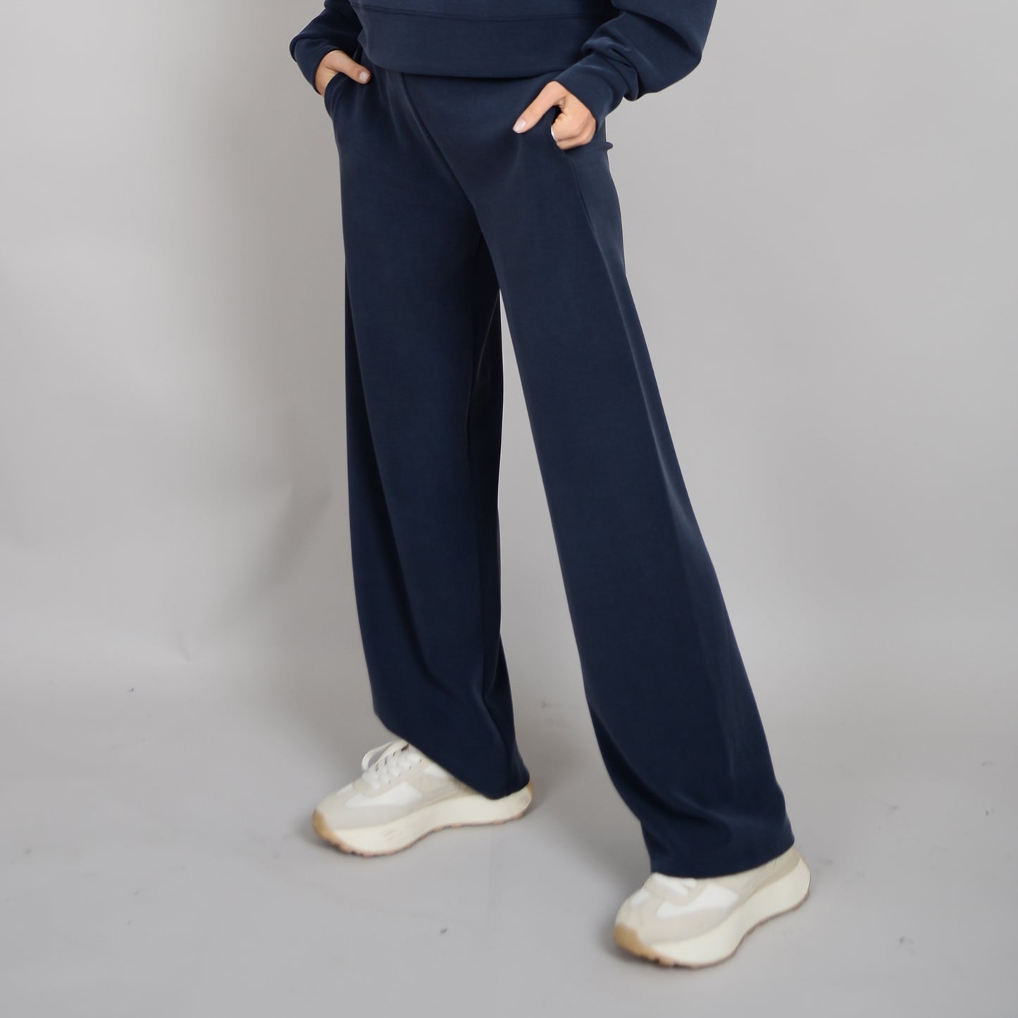 Victoria Wide Legged Pant - Navy