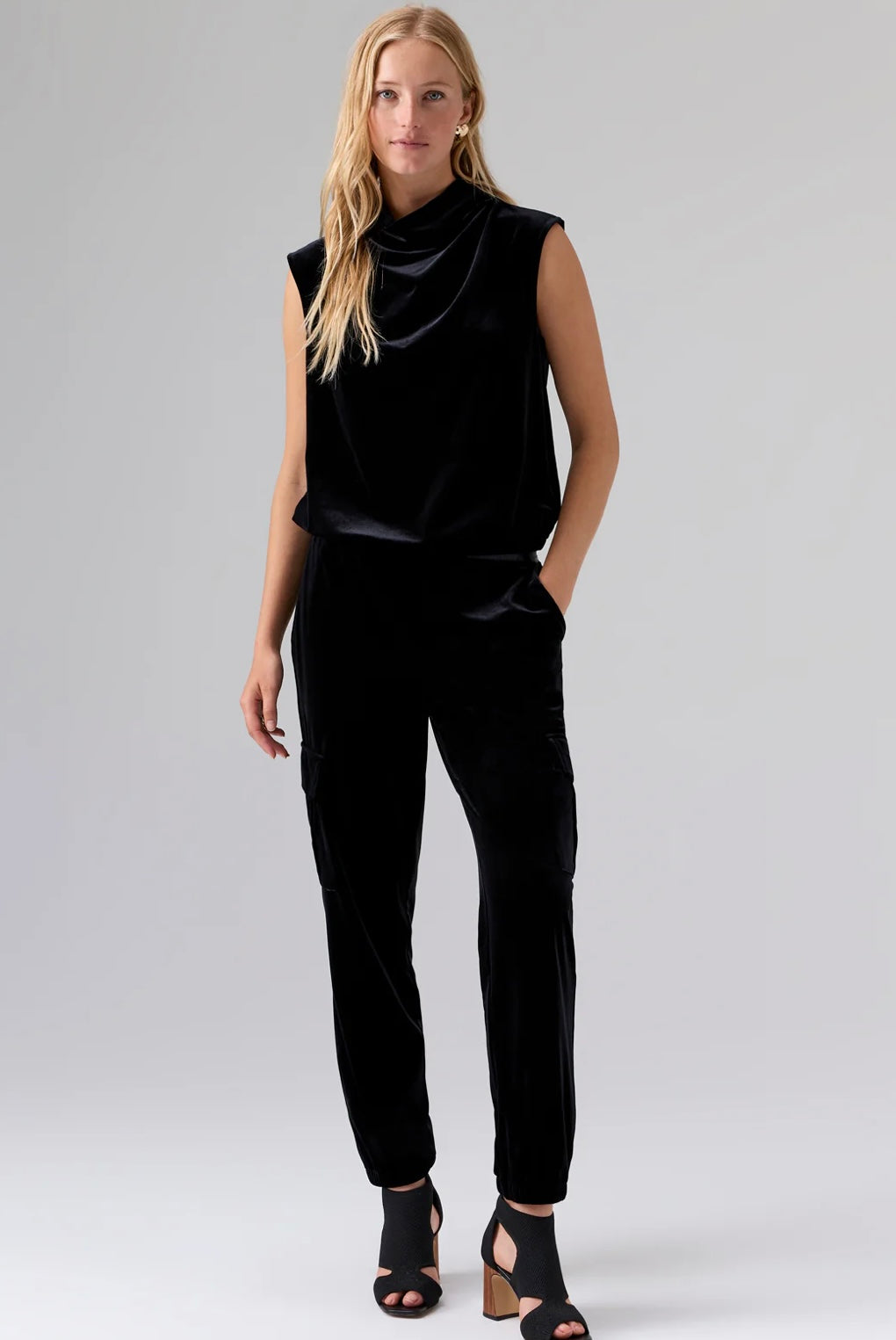 New Glow Velvet Top - Black